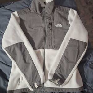 NWOT Authentic Women's The North Face Gray & White Denali Fleece Jacket Size M